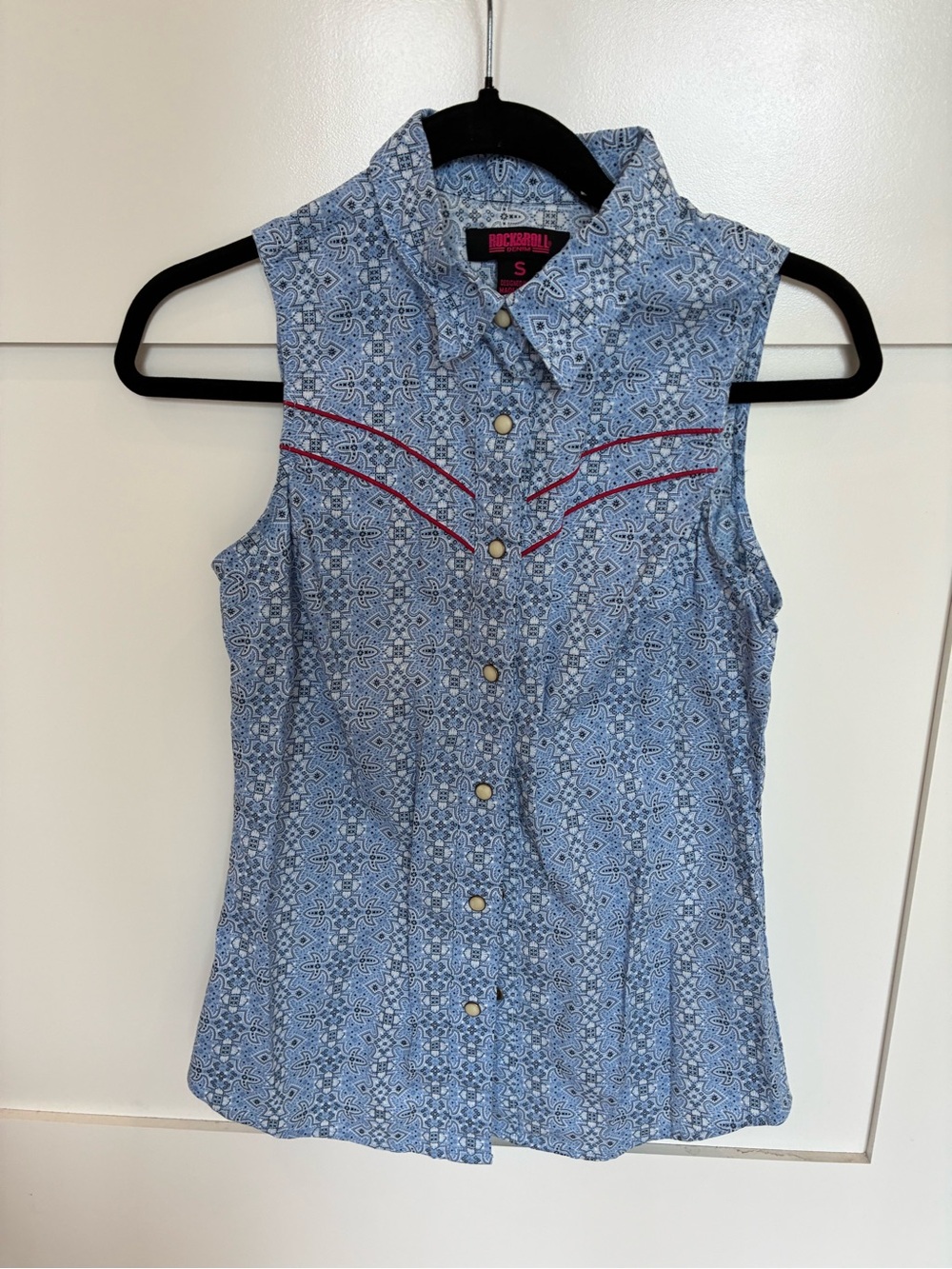 Rock & Roll Cowgirl Light Blue Sleeveless Western Button-Up Top